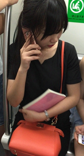 肉丝MM膝盖有个伤