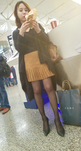 黑色丝袜高跟短裙漂亮美少妇