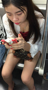 漂亮街拍长腿MM迷人的小沟