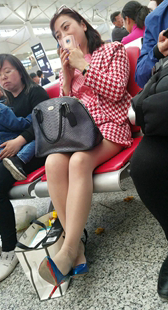 蓝色高跟肉色丝袜美腿包臀裙美少妇