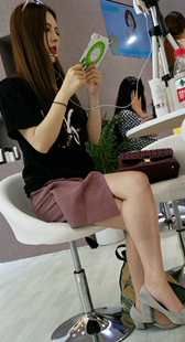 商场咖啡裙大长腿美女