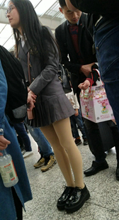 肉丝短裙眼镜小妹