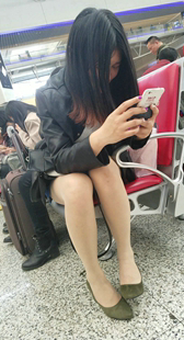 候车室肉丝小少妇