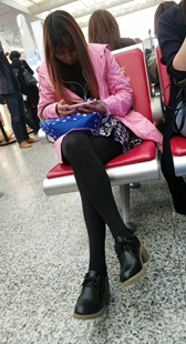 地铁候车室黑丝少女