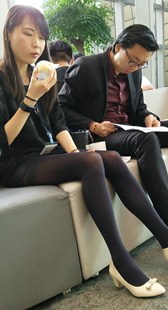 商场极品细长腿黑丝美女