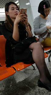 黑丝骚货等地铁