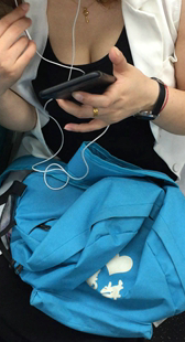 地铁少妇露胸器