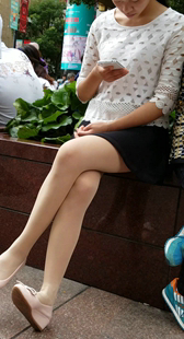 花台肉丝细长腿少妇