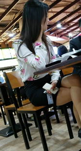 黑短裙熟女来应酬