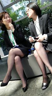 办公区制服黑丝两OL