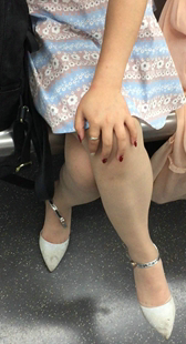 地铁肉丝高跟小美女