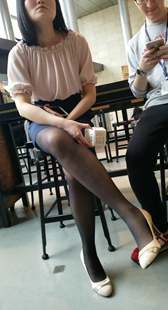 黑丝白色街拍高跟美女