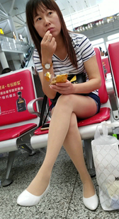 条纹T恤肉丝白色高跟少妇