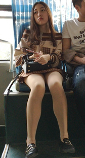 公车上坐我对面的美腿长发美眉