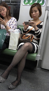 街拍连衣短裙黑丝美腿