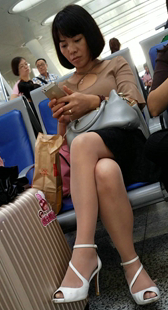 白色高跟肉色丝袜性感美腿包臀裙少妇