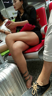 高跟大长腿短裤真是性感