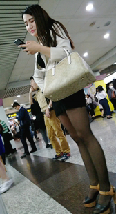 黑色丝袜包臀短裙长腿高跟长发妹子