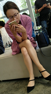 黑色高跟肉色丝袜极品白皙长腿OL