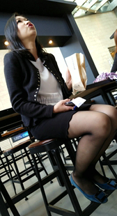 黑丝制服少妇等小吃