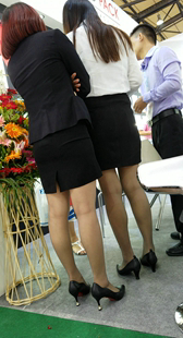 黑色包臀短裙高跟肉色丝袜OL少妇性感大屁股