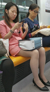 粉色连衣短裙黑色高跟肉色丝袜OL