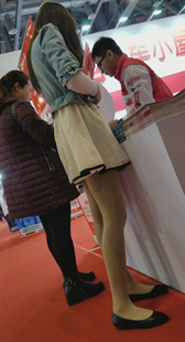 展会肉丝短裙大长腿