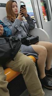 地铁肉丝黄发少妇