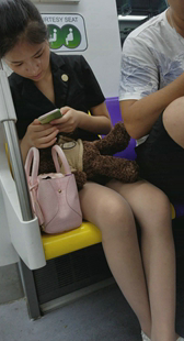 地铁肉丝制服少妇