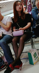 高跟黑丝红唇少女