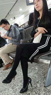 高跟黑袜长发美女