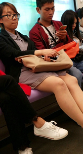 肉丝灰色尖头皮鞋美腿少妇