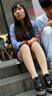 肉丝长发少女坐姿