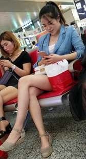 候车室性感大长腿少妇