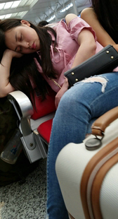 紧身牛仔长发少妇太累了