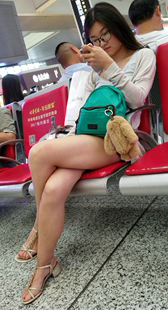 金色高跟性感长腿长发眼睛美眉