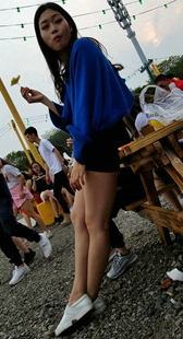 公园长腿发美女小妹