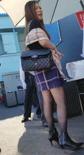 高跟黑丝花裙少妇