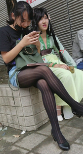 黑网袜短裤少女