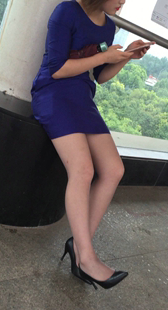 高跟蓝色制服美女