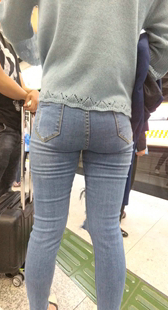 等地铁牛仔大宽臀少妇