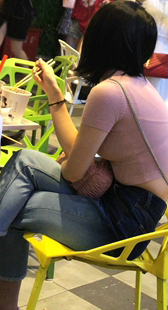 街拍丰满紧身蓝牛美女