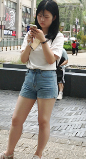 高腰牛仔热裤金三角女孩