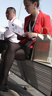 红衣制服OL美女黑丝挑鞋性感美腿