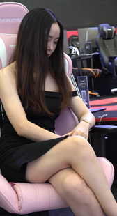 黑裙性感大长腿模特