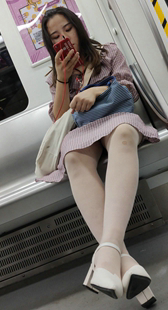 高跟白色丝袜连衣裙美腿少妇