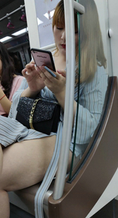 丰满大腿肉丝金发美眉