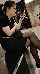 黑色连衣裙黑丝高跟少妇