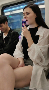 牛仔热裤极品大长腿美女