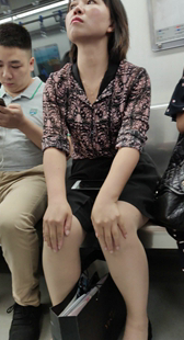 性感街拍美腿少妇